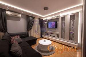 Izdaje se luksuzan dvosoban stan u centru grada, površine 60m2